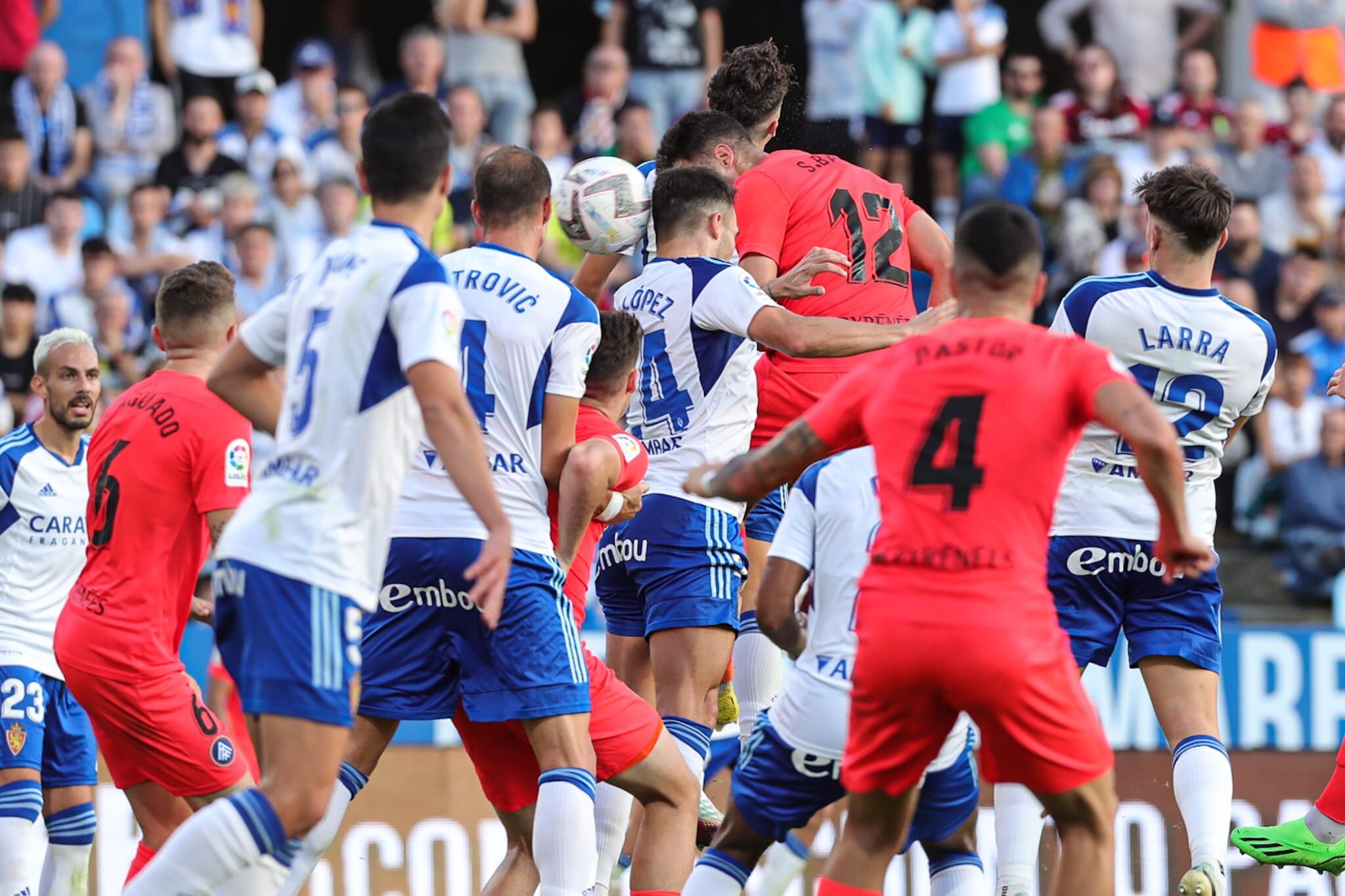 Sinan Bakis en la jugada del primer gol.