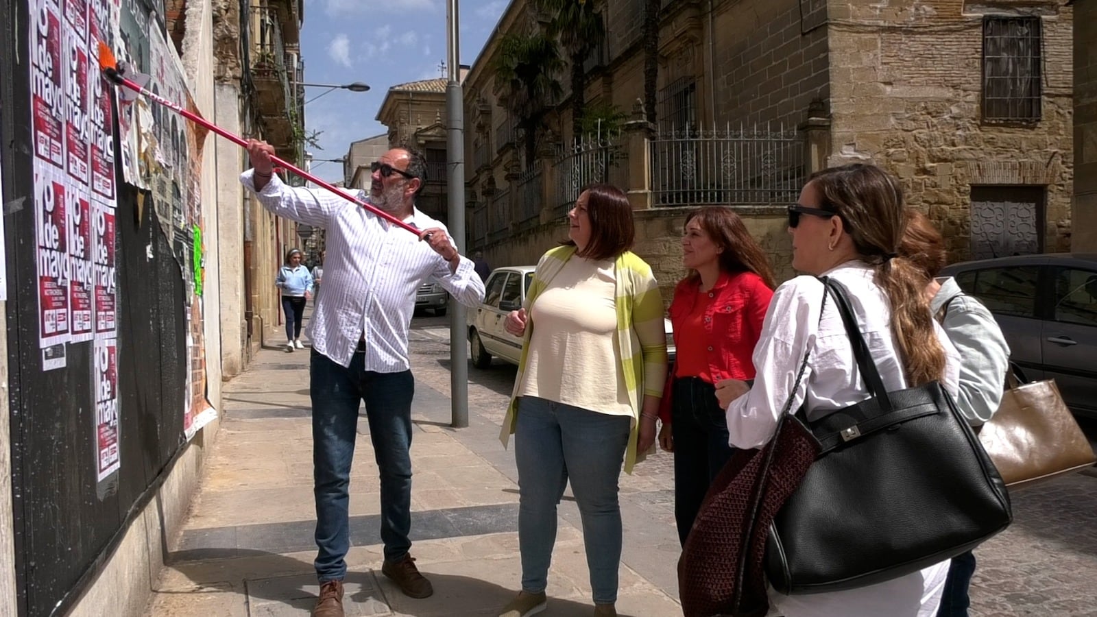 Las secretarias generales de CCOO y UGT han participado hoy en Úbeda en la tradicional pegada de carteles