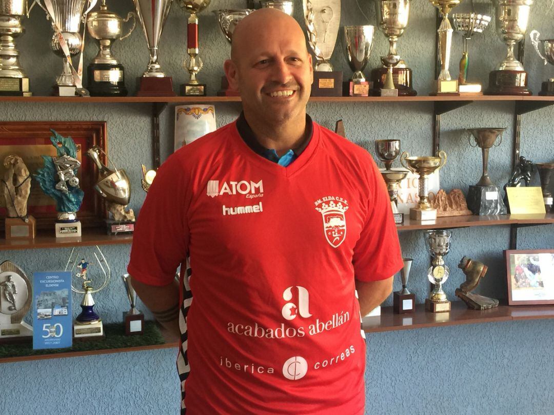 Fernando Latorre está en una encrucijada