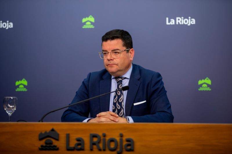 El portavoz del Gobierno de La Rioja, Alfonso Domínguez, en la rueda de prensa posterior a la reunión de Consejo de Gobierno.