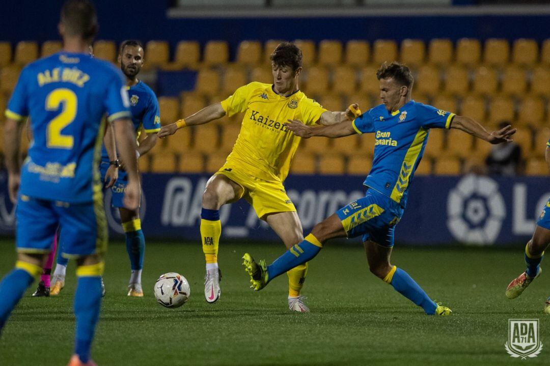 Jugada entre el Alcorcón y las Palmas