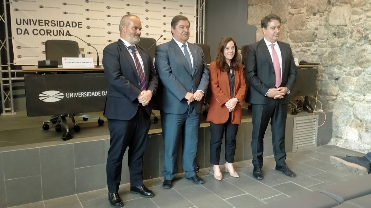 La Universidad firma con una filial de Indra el primer convenio tras la elección de A Coruña como sede de la Aesia
