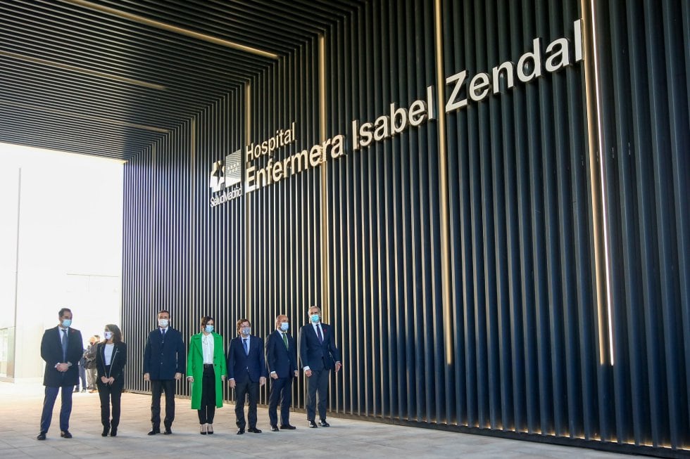 El entonces vicepresidente de la comunidad, Ignacio Aguado, el entonces presidente del PP, Pablo Casado y la presidenta de la Comunidad de Madrid, Isabel Díaz Ayuso durante la inauguración del Hospital Isabel Zendal, en 2022