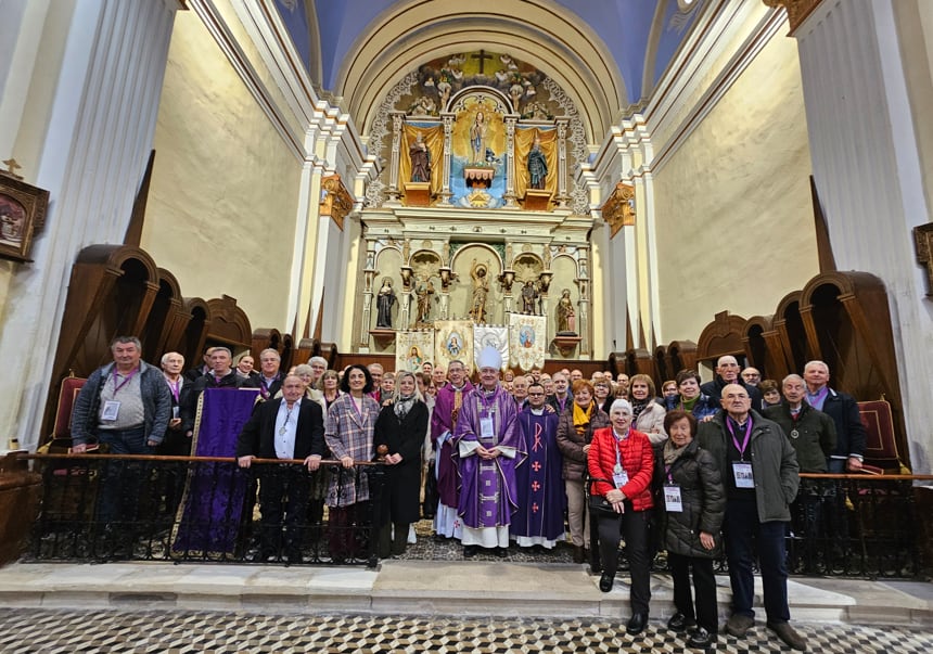 Foto de familia de los participantes en el encuentro celebrado en Alcolea de Cinca