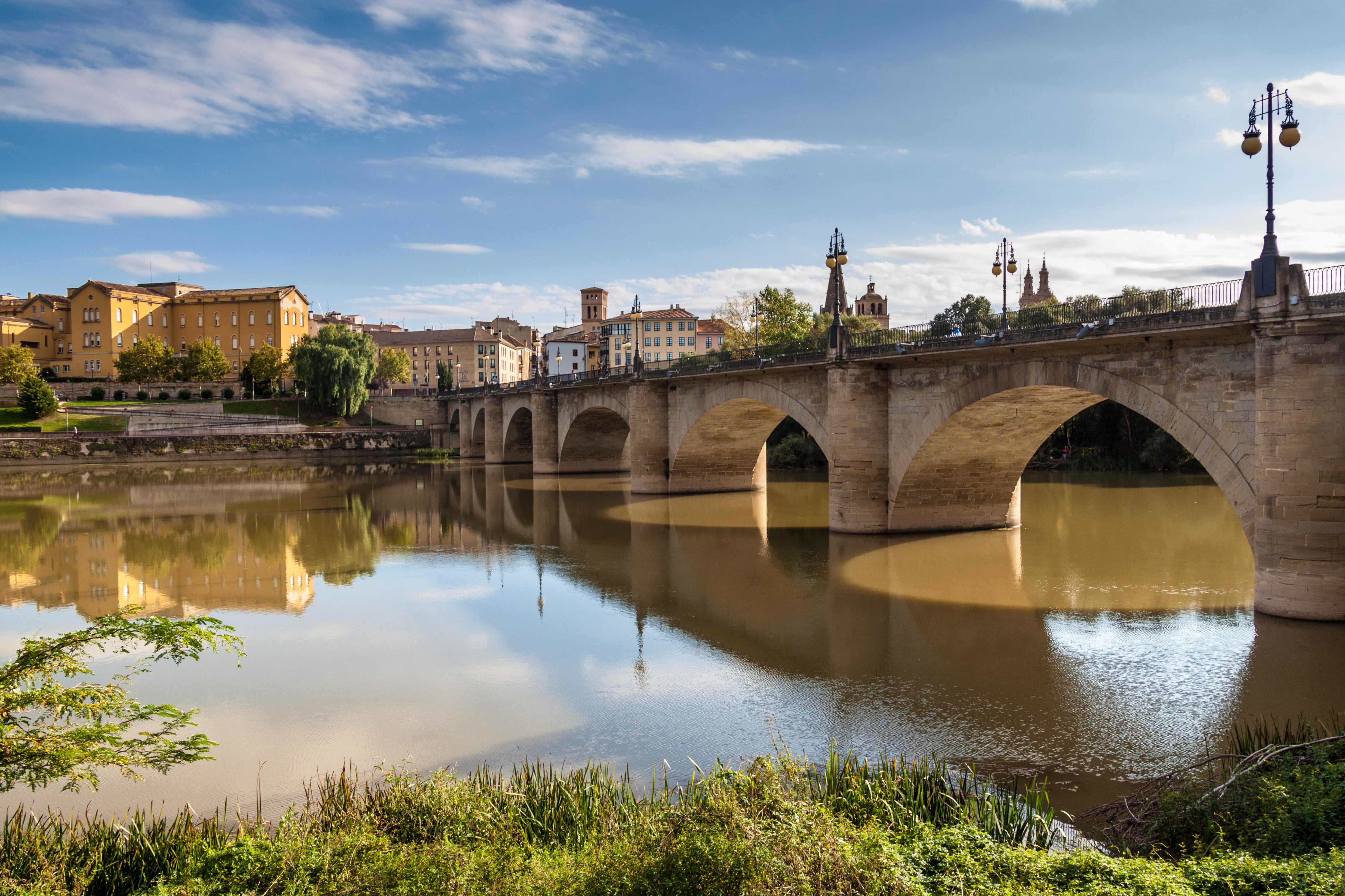 Puente de piedra en Logroño.