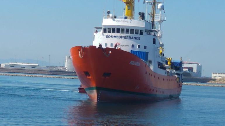 Llegada del Aquarius al puerto de Valencia