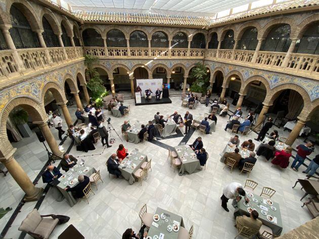 Encuentro sobre el futuro del agua en Andalucía en el Patio Claustro del Real Círculo de la Amistad de Córdoba