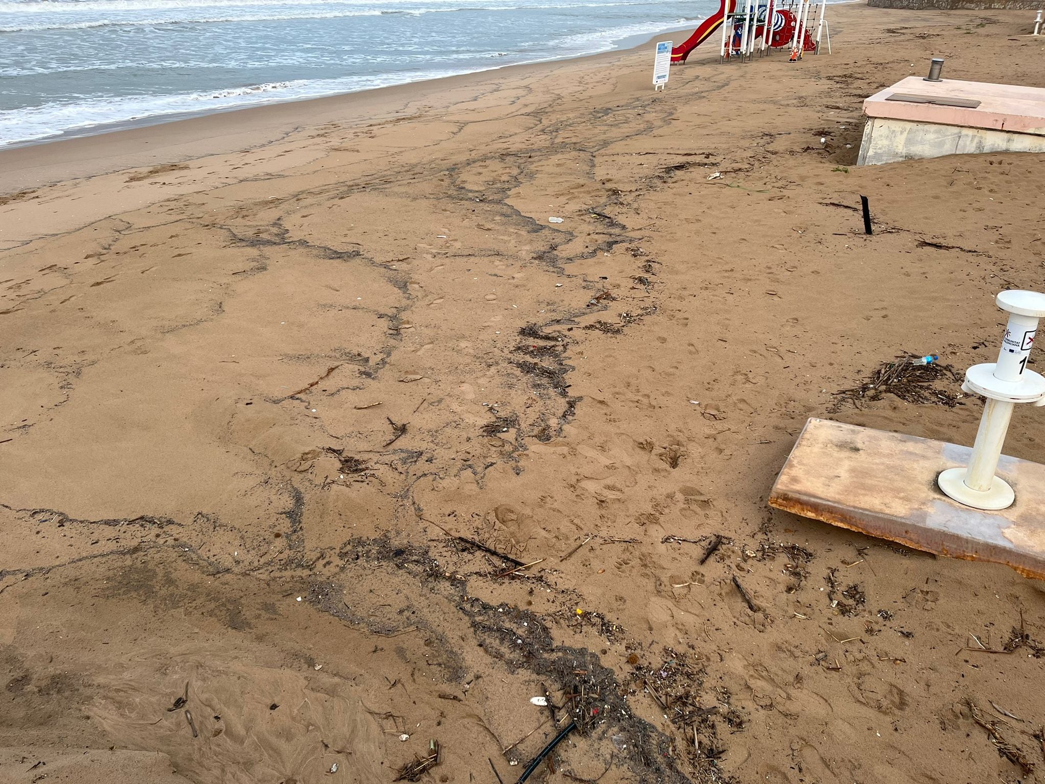 Playa de Piles tras los temporales de marzo