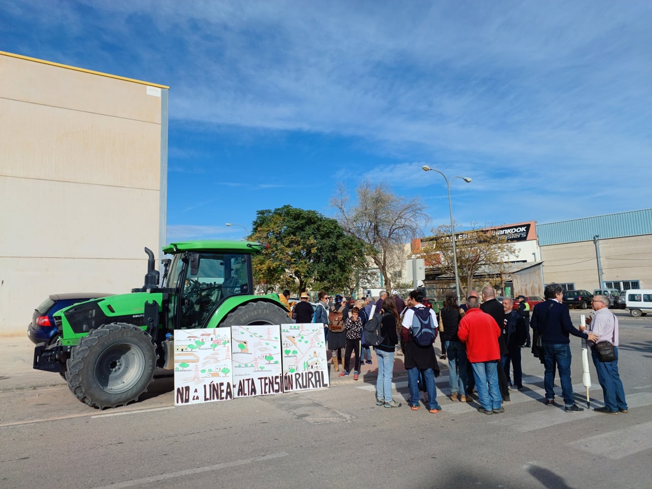 Protesta contra la línea eléctrica de gran capacidad entre Atarfe y Baza (Granada)  con motivo de la inauguración de la infraestructura