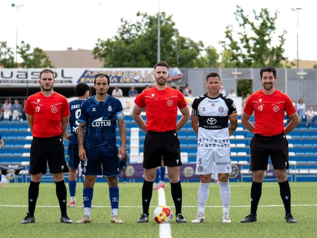 Ambos capitanes previo al partido