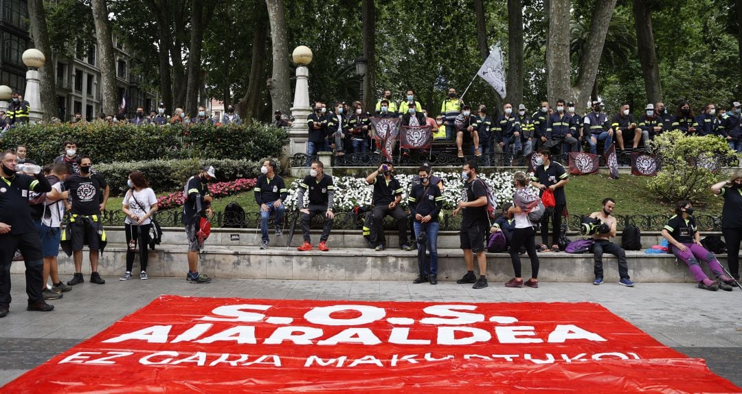 La empresa, que ya manifestó su intención de recurrir el fallo ante el Tribunal Supremo, ha optado por no readmitir a los afectados y abonarles sus salarios mientras se quedan en casa. 
 