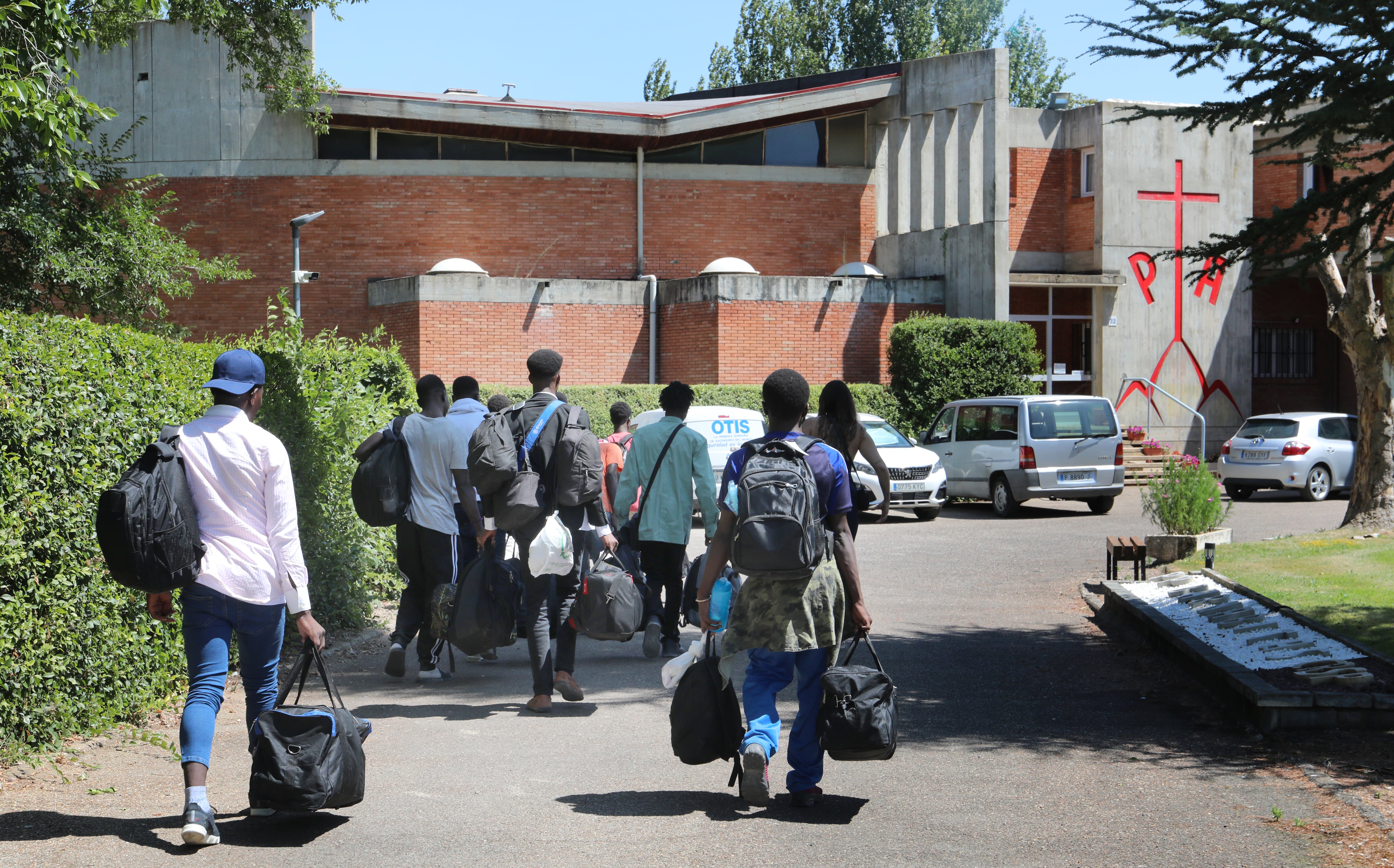 Llegada de 90 subsaharianos al centro Barnabitas, gestionado por la orden San Juan de Dios, son adultos de Mali y Senegal