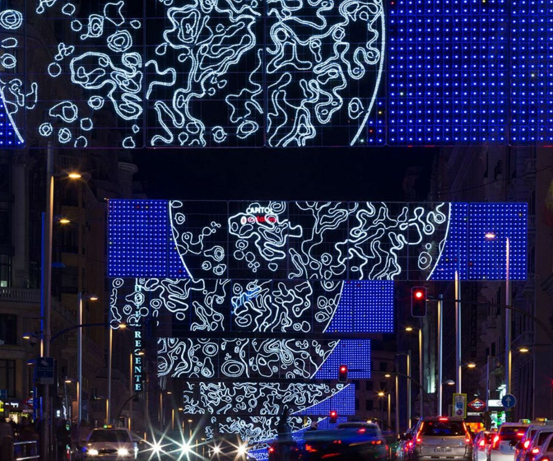 La recién remodelada avenida madrileña ofrece, además de luces navideñas, lugares con mucho misterio