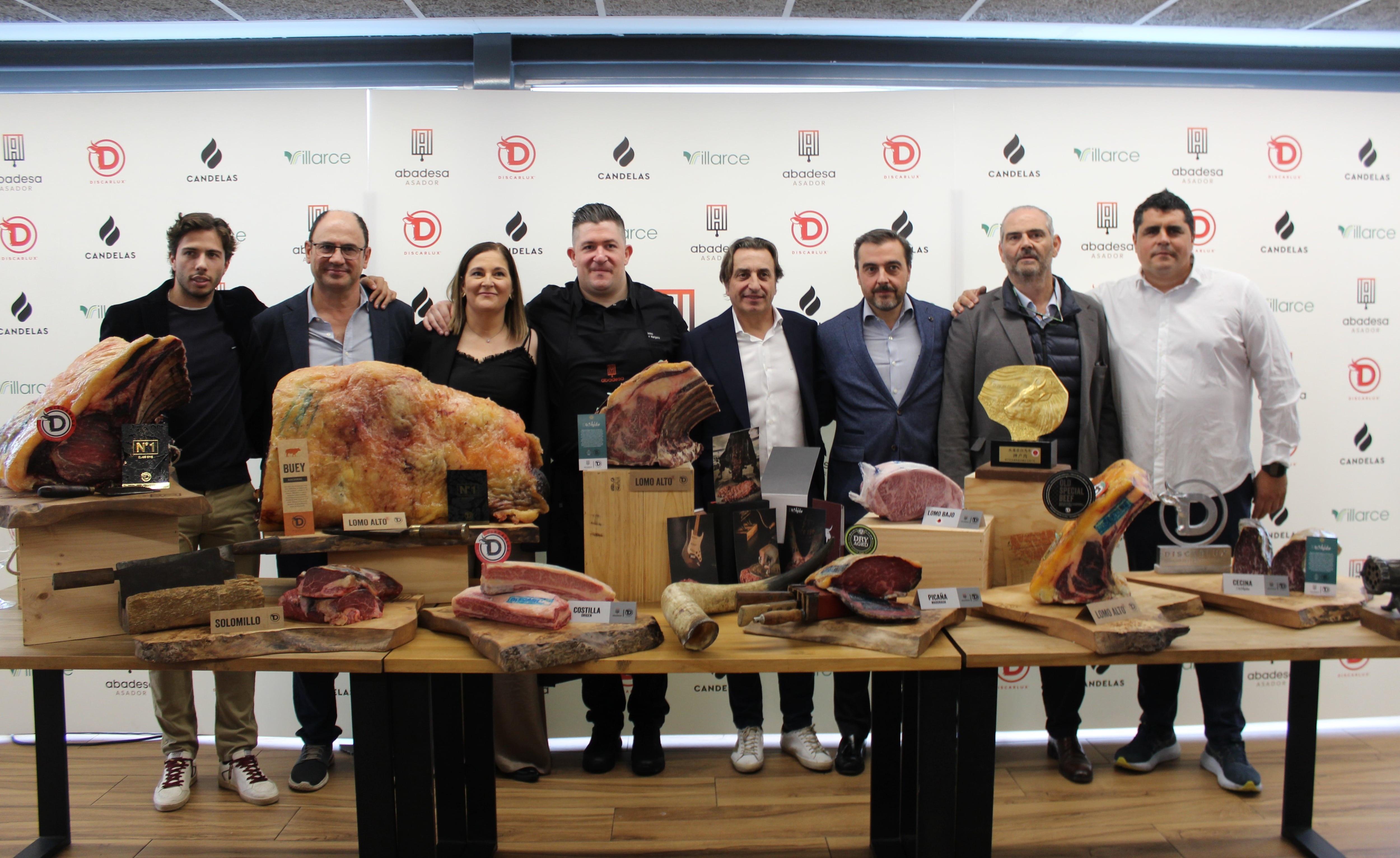 Foto de familia de la primera &#039;Jornada Gastronómica del Buey&#039; en Asador Abadesa