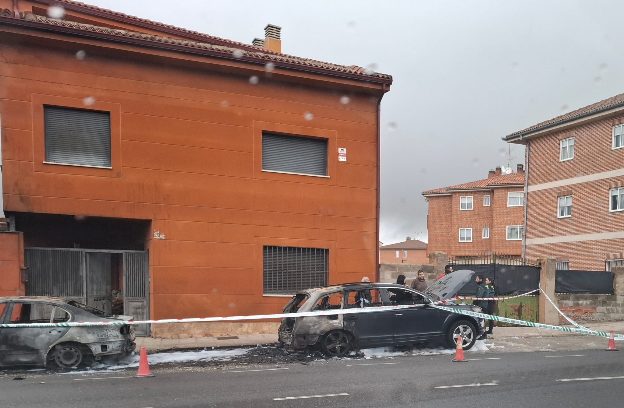 Coches calcinados en San Cristóbal de Segovia