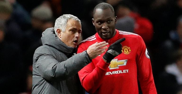 Lukaku y Mourinho, durante el partido