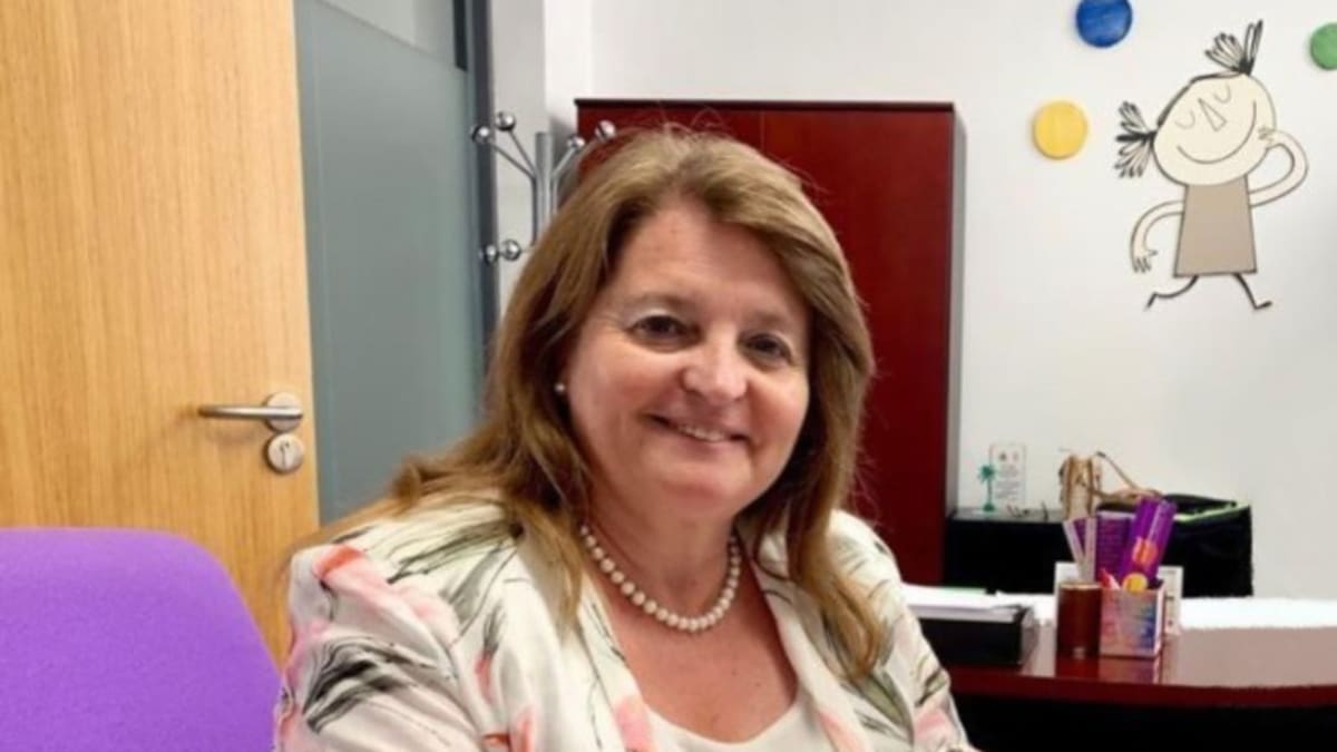 La Columna de Carlos Arcaya: «No es malo caerse del burro, Sra. Llopis»