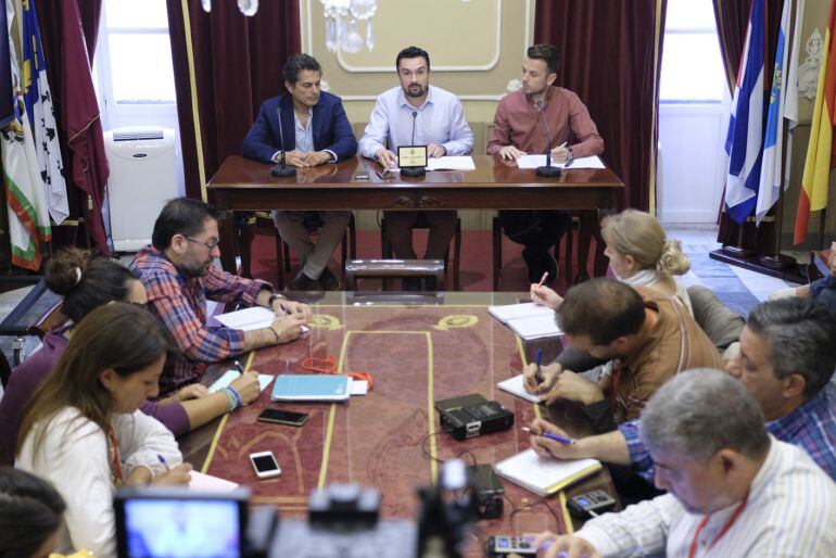 Presentación del proyecto del barrio de Puntales en el Ayuntamiento de Cádiz