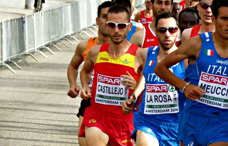 Carles Castillejo en los primeros compases de la carrera por los canales de Ámsterdam