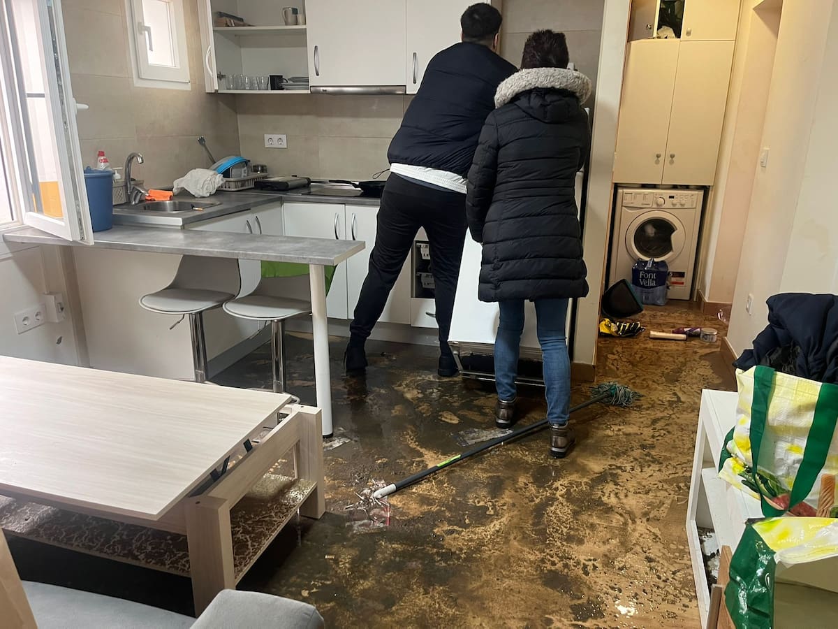 "El agua me llegaba por las rodillas": el día después tras las inundaciones en el barrio Industria (Albacete)