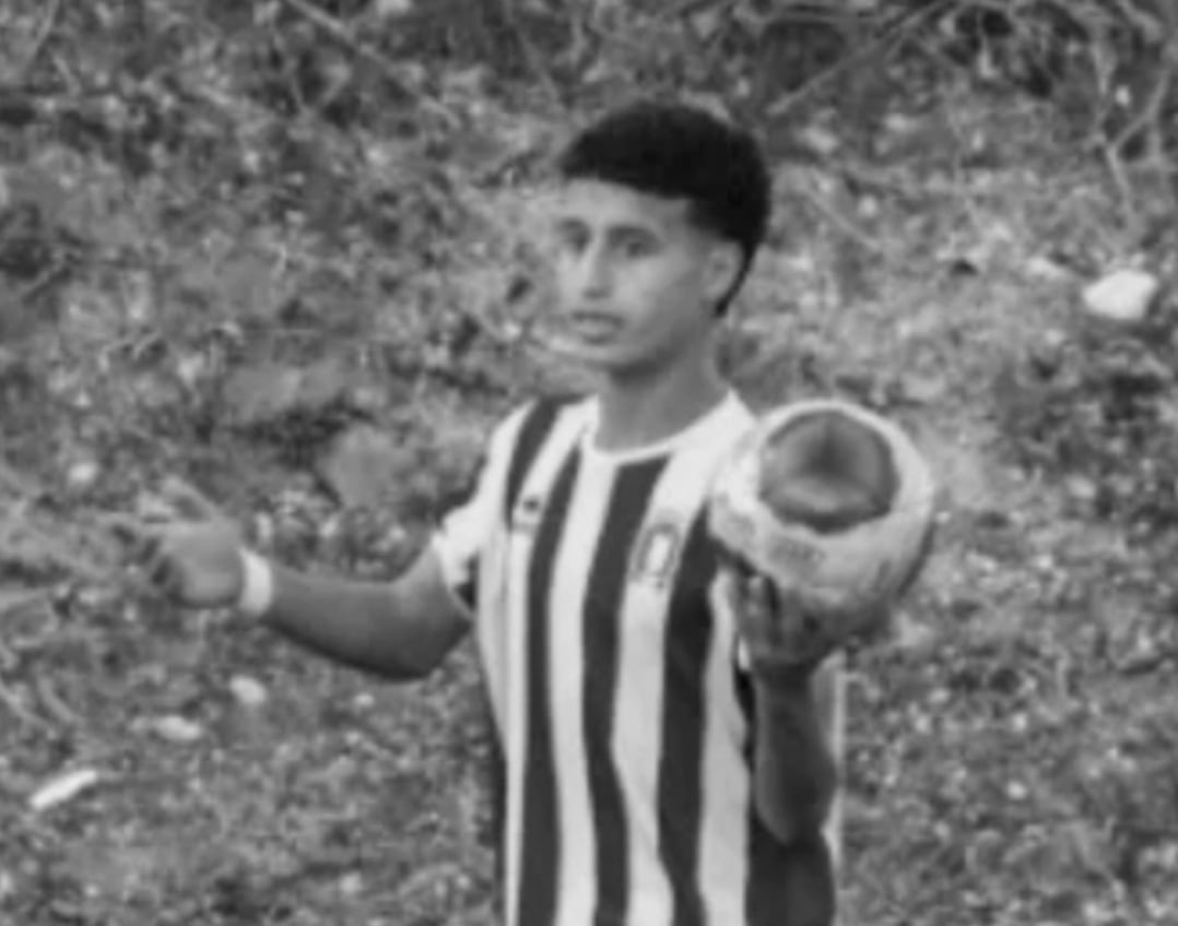 El joven Jawad con la camiseta del Lorca