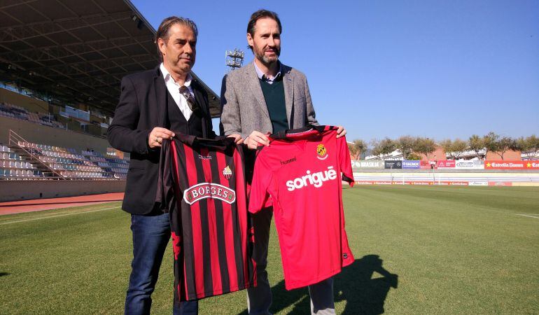 Natxo González i Vicente Moreno es fan la foto oficial del derbi al Municipal de Reus. 