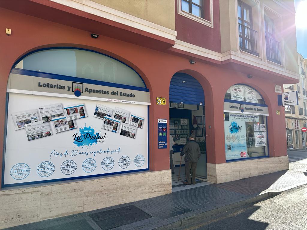 Administración de Loterías La Piedad de Málaga, en el barrio de El Molinillo