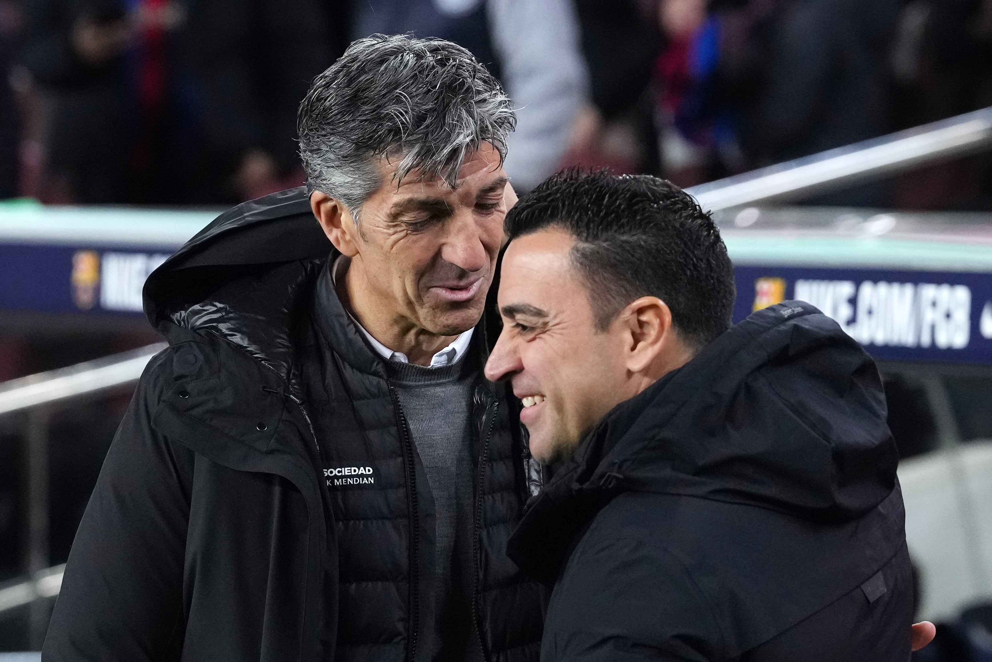 Imanol Alguacil y Xavi Hernández, juntos en el Camp Nou durante el partido de Copa del Rey de 2023 entre FC Barcelona y Real Sociedad