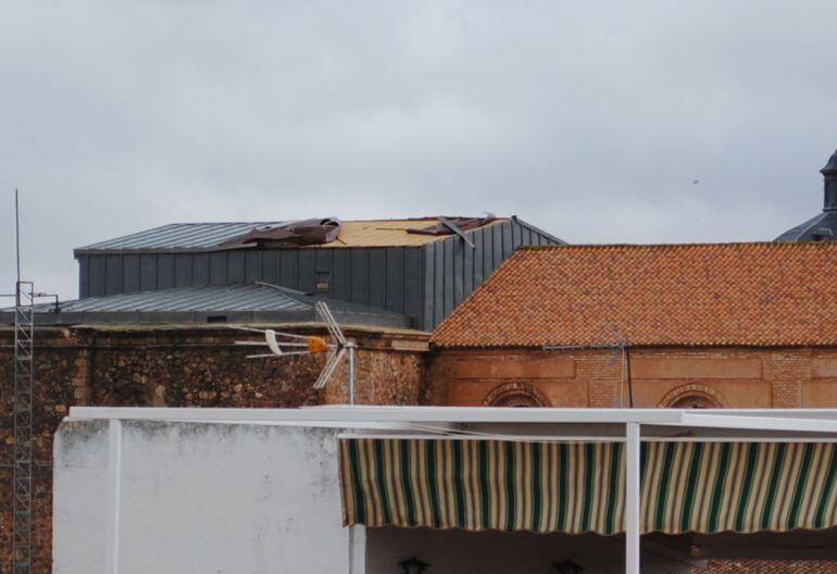 La tormenta afectó a la cubierta del edificio de la Antigua Universidad Renacentista, uno de los escenarios del Festival Internacional de Teatro Clásico