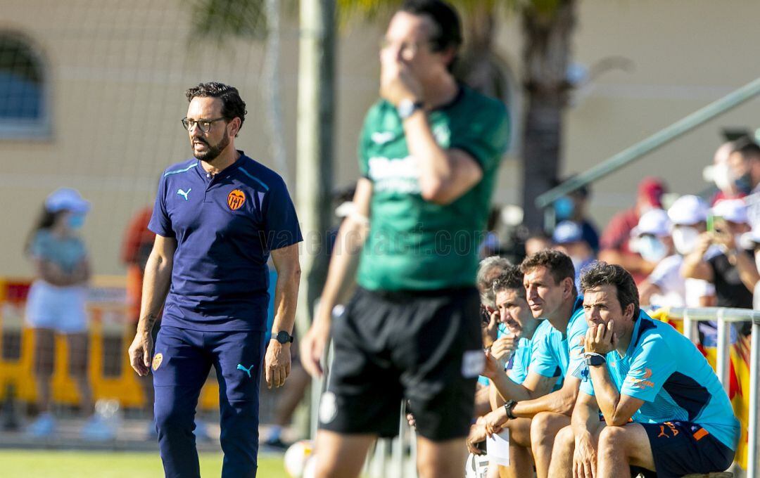 Bordalás, en su estreno con el Valencia, ante Emery.