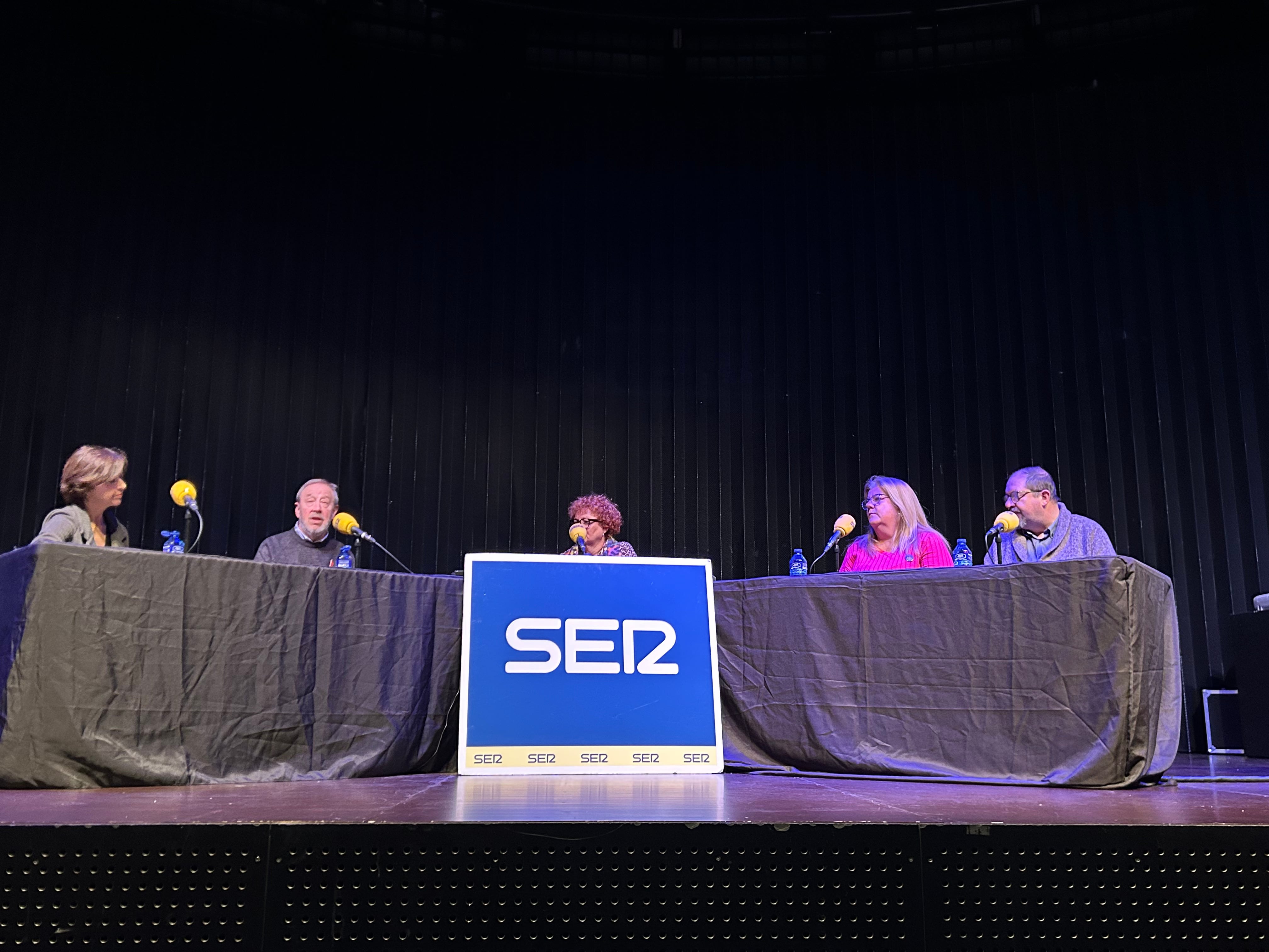 Conversa: 50 años de Movimiento vecinal en libertad. De cómo el pasado forja el presente. La lucha vecinal que continúa. Eva Ramos de Parque Goya, Rafael Tejedor de Arrabal, José Luis Zúñiga de FABZ, Carmen Turégano de Parque Bruil, moderado por Eva Pérez Sorribes.