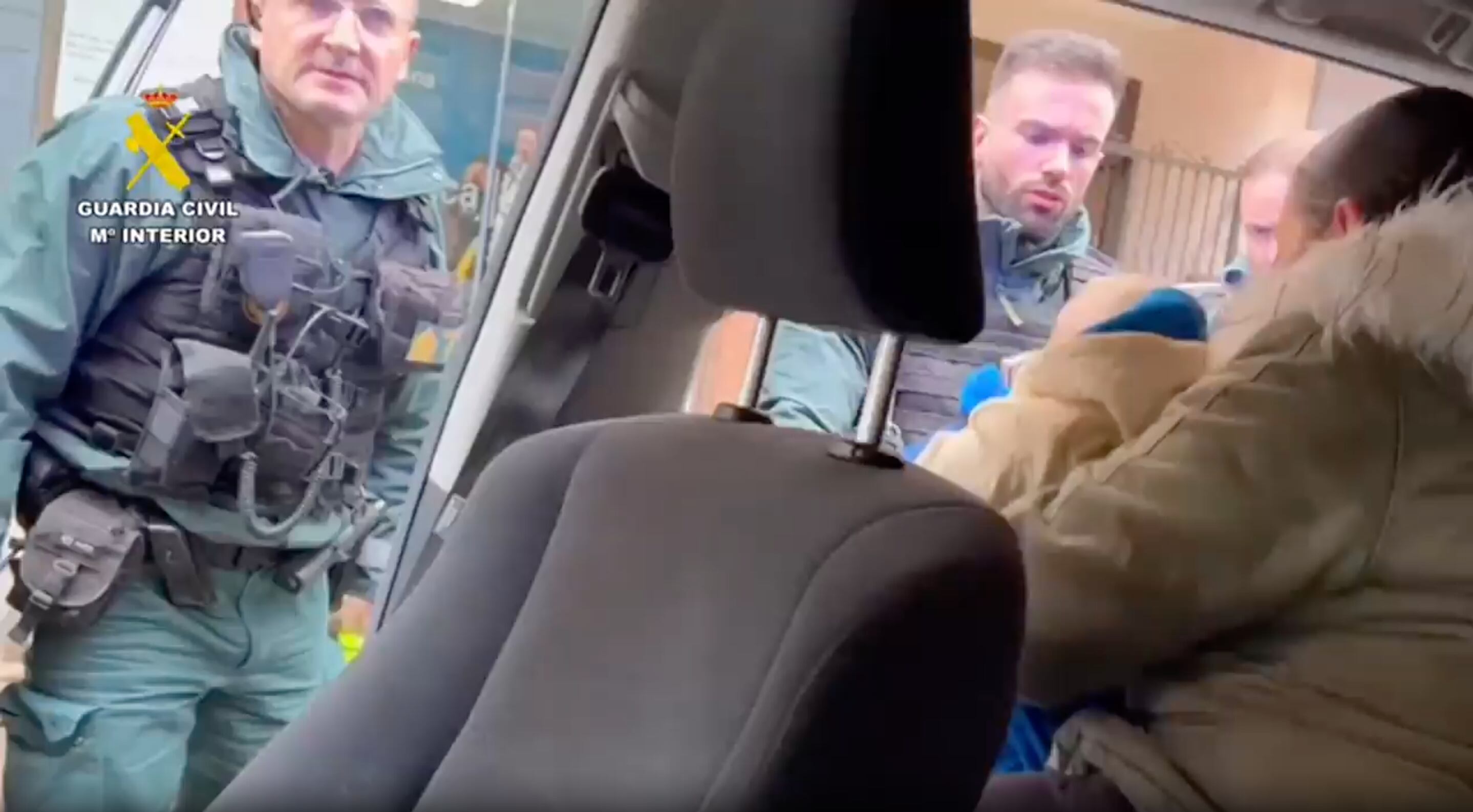 Guardia Civil traslada a una mujer y su bebé de 7 meses con problemas respiratorios