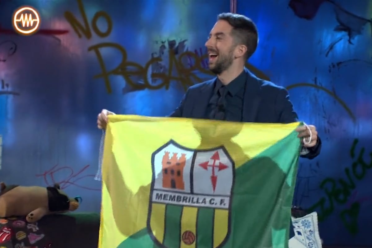 Imagen de David Broncano con la bandera del Membrilla CF