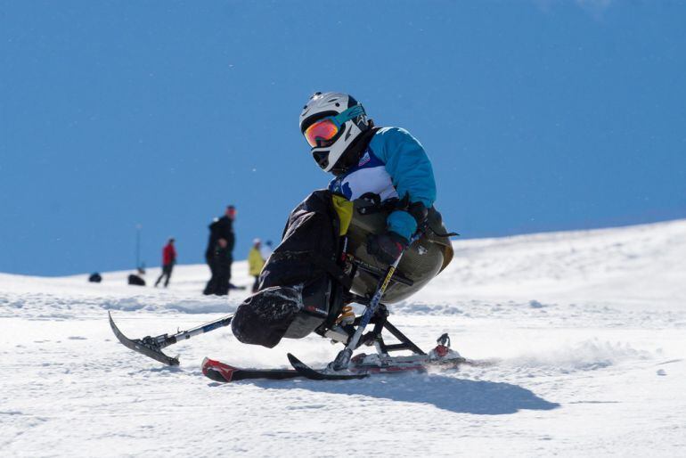 Más de 50 corredores se dan cita, desde el 16 al 18 de marzo, en la estación de Sierra Nevada para competir en los Campeonatos de Esquí Alpino Adaptado