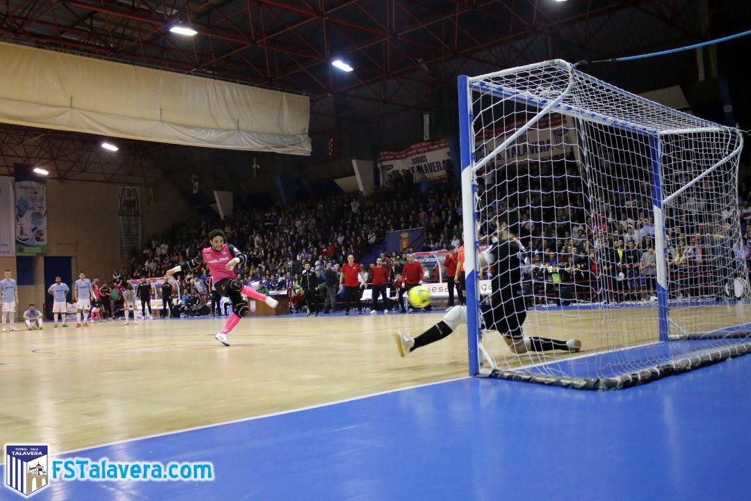 22 penaltis se lanzaron en el Primero de Mayo