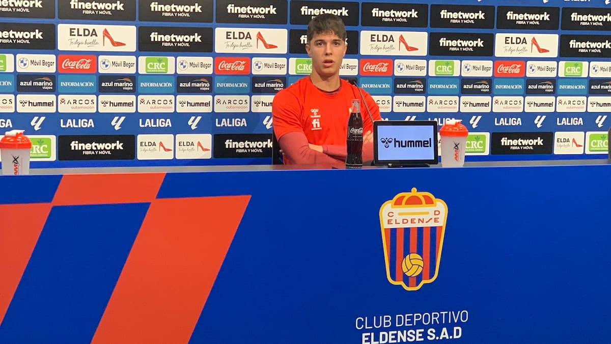 Arnau Ortiz, futbolista del Eldense, antes de recibir al Real Racing Club
