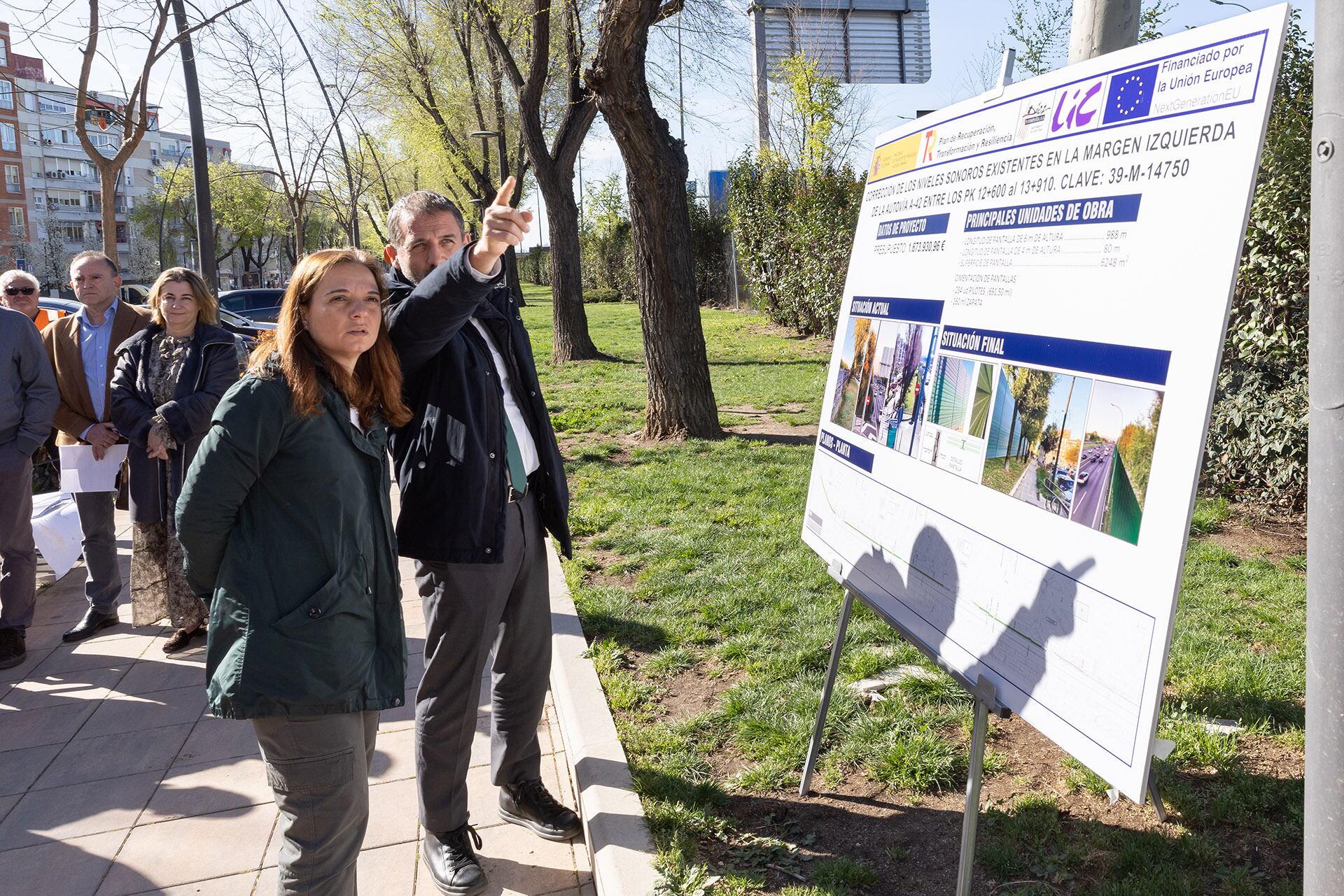 El secretario general de Infraestructuras, Xavier Fortes, presentó en marzo el proyecto de pantallas acústicas en La Alhóndiga