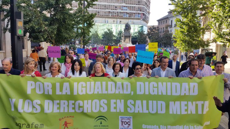 Manifestación en Granada en el día internacional de las enfermedades mentales