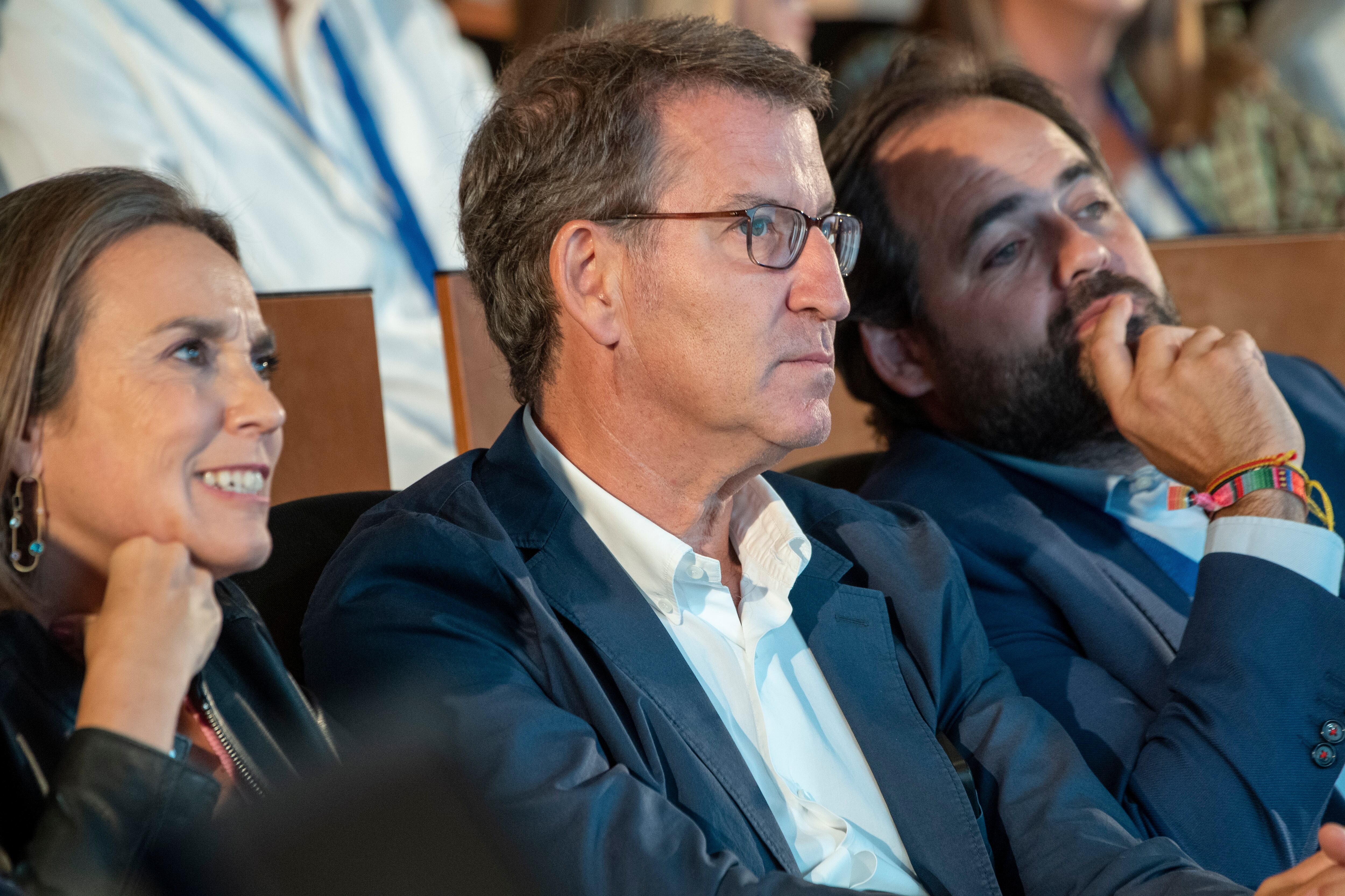 El presidente del Partido Popular, Alberto Núñez Feijóo, durante la primera jornada de la 25 reunión Interparlamentaria del PP que pretende sentar las bases del programa del partido.