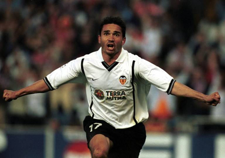 Juan Sánchez, celebrando uno de sus goles legendarios contra el Leeds. (VCF)