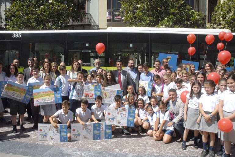 El alcalde de Granada y el delegado de Educación de la Junta, Paco Cuenca y Germán González, asisten al fin de curso de Educación Vial del Ayuntamiento de Granada