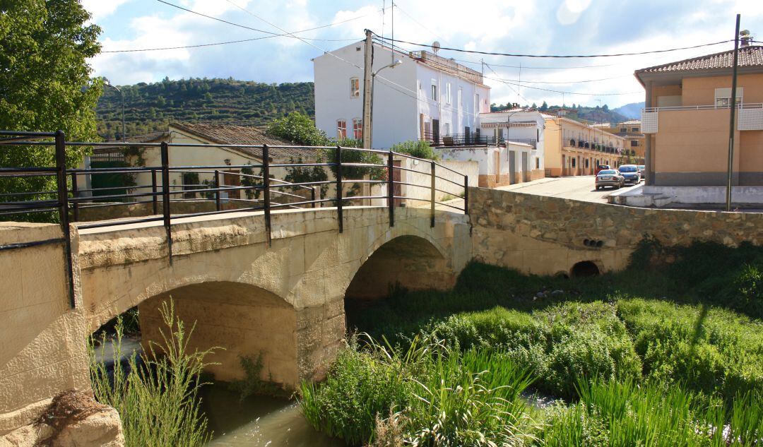 Río Ojos de Moya a su paso por Mira, Cuenca.