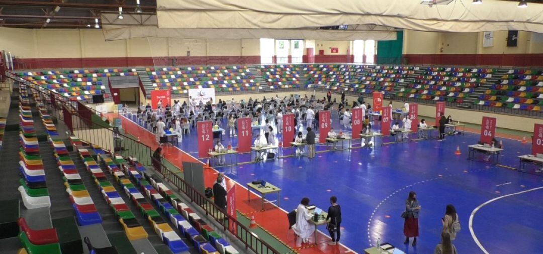 Vacunación docente en Pabellón Esperanza Lag