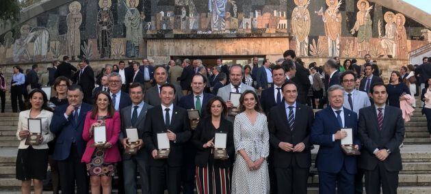 Rosa Gallardo, rodeada de autoridades, durante la celebración de los actos conmemorativos del 50 aniversario de la ETSIAM