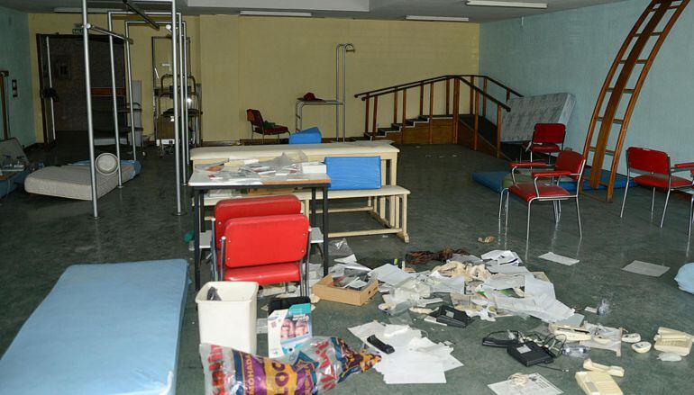Estado de la Sala de Fisioterapia del Hospital del Carmen, tras actos de vandalismo.