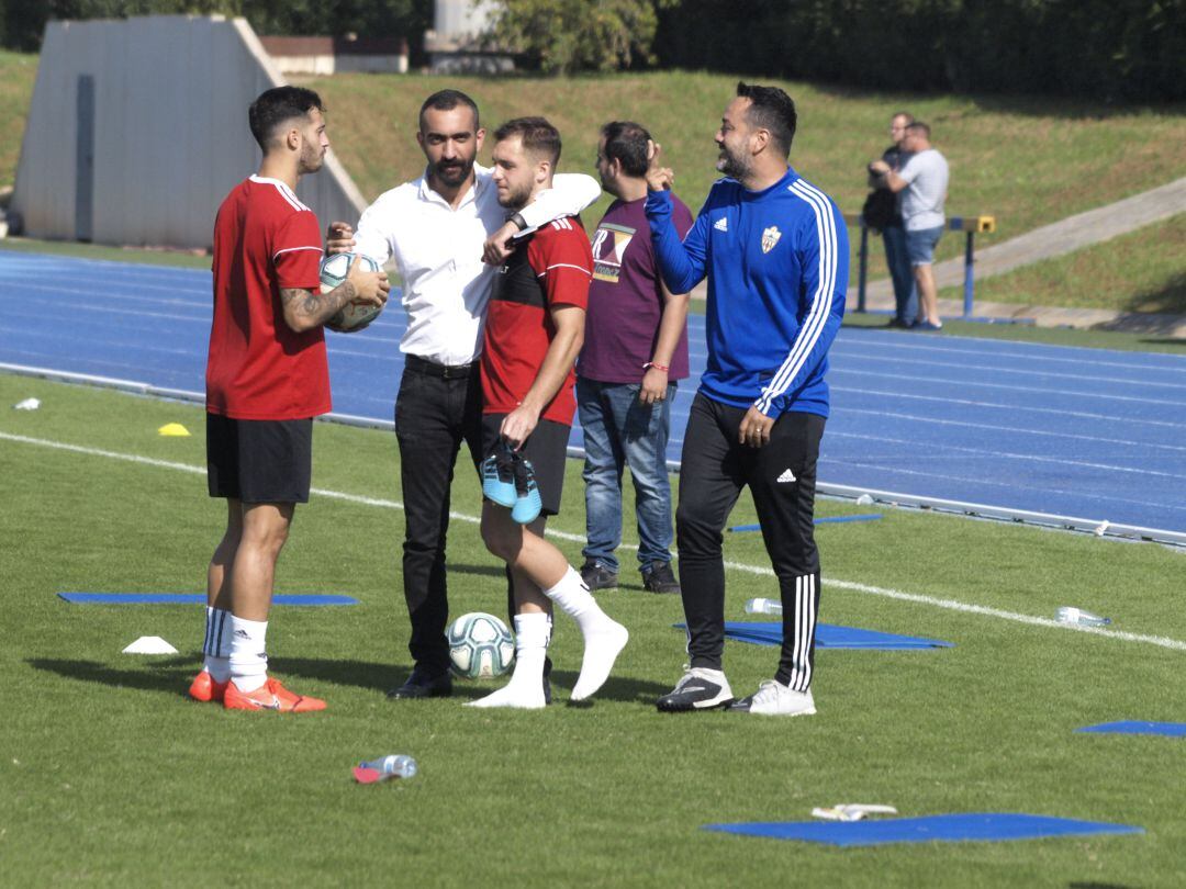 Mohamed El Assy con Valentín Vada y José Carlos Lazo.