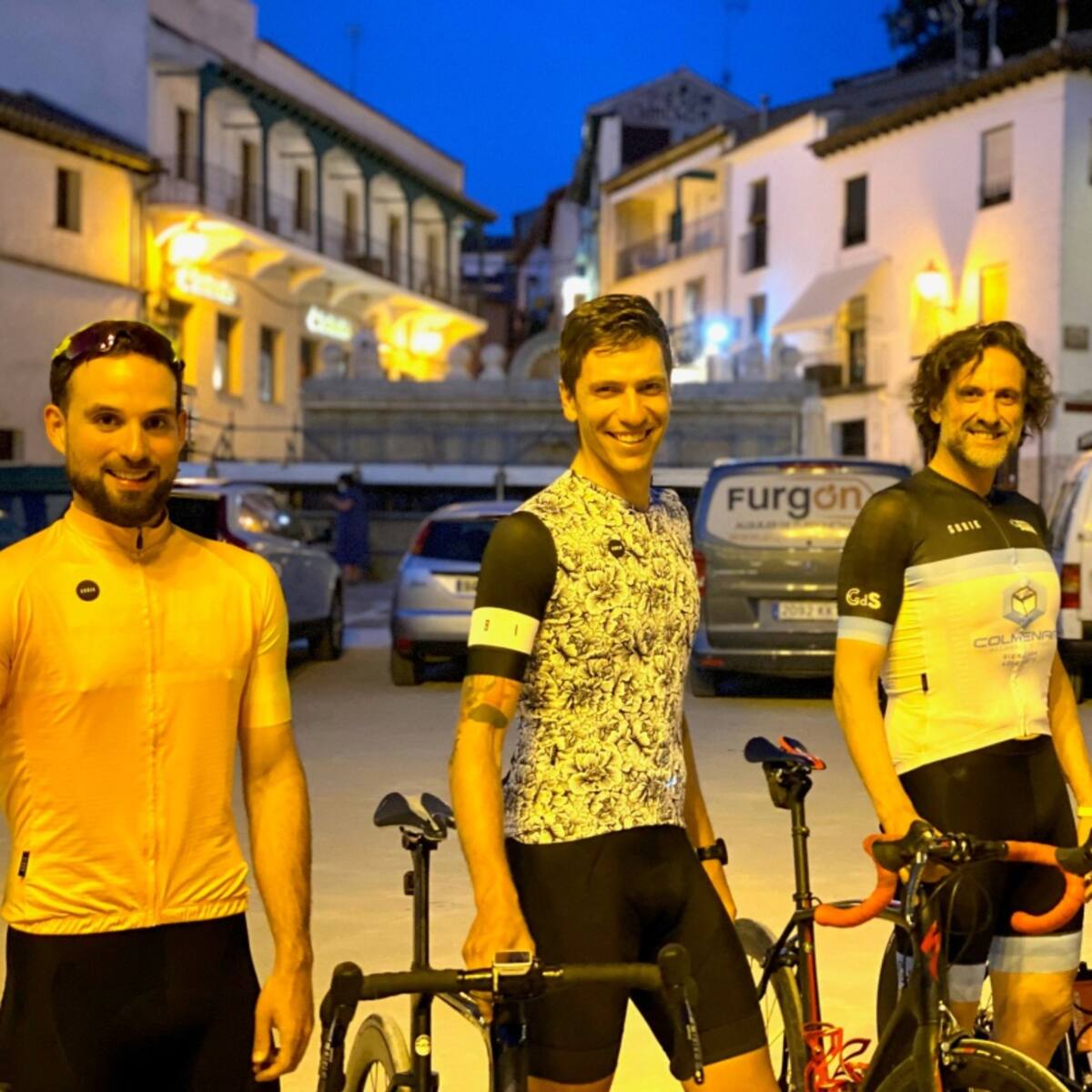 Elda acoge la meta de un reto solidario en bicicleta desde Madrid por la ELA