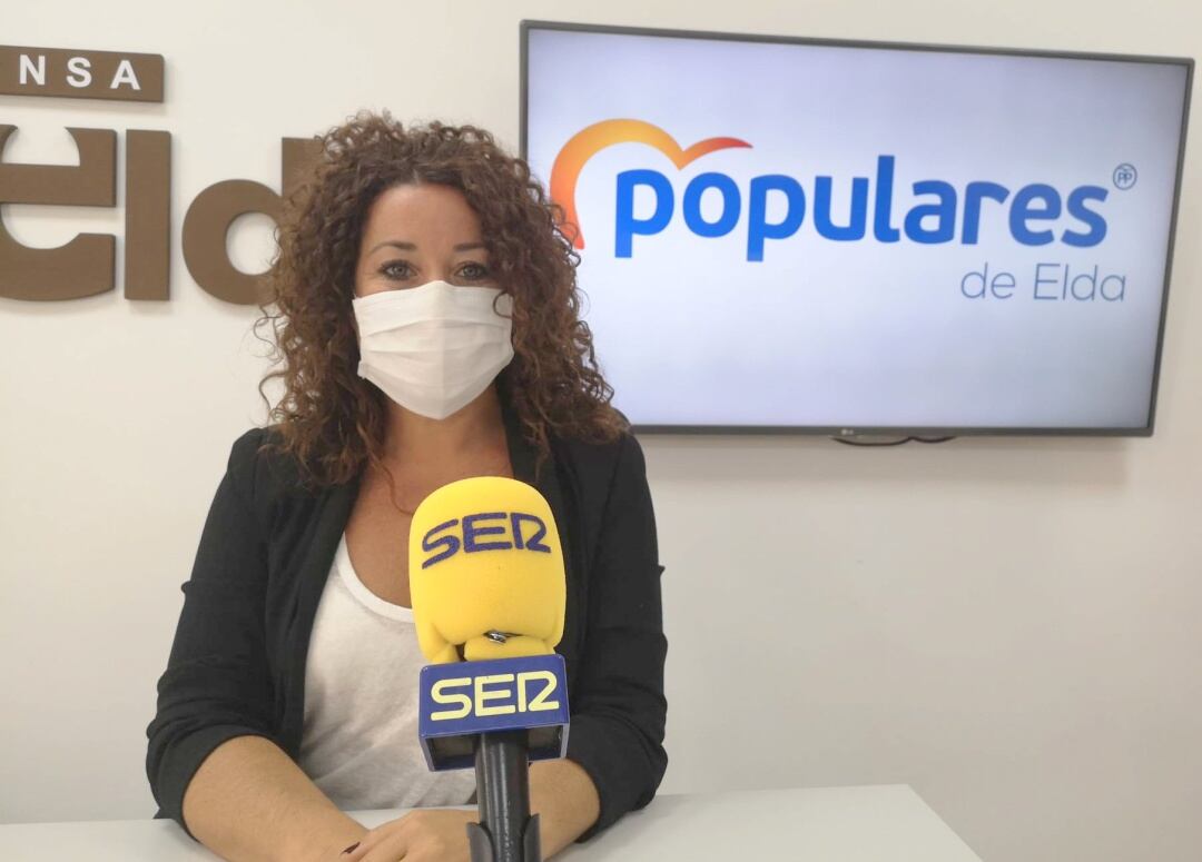 Lola González, concejala PP, en su sede de Elda