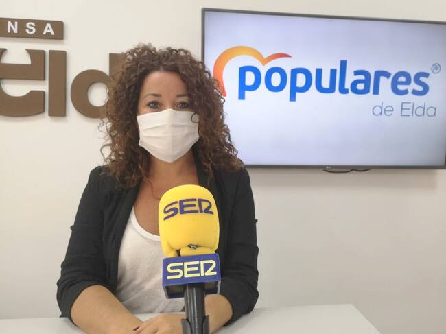 Lola González, concejala PP, en su sede de Elda