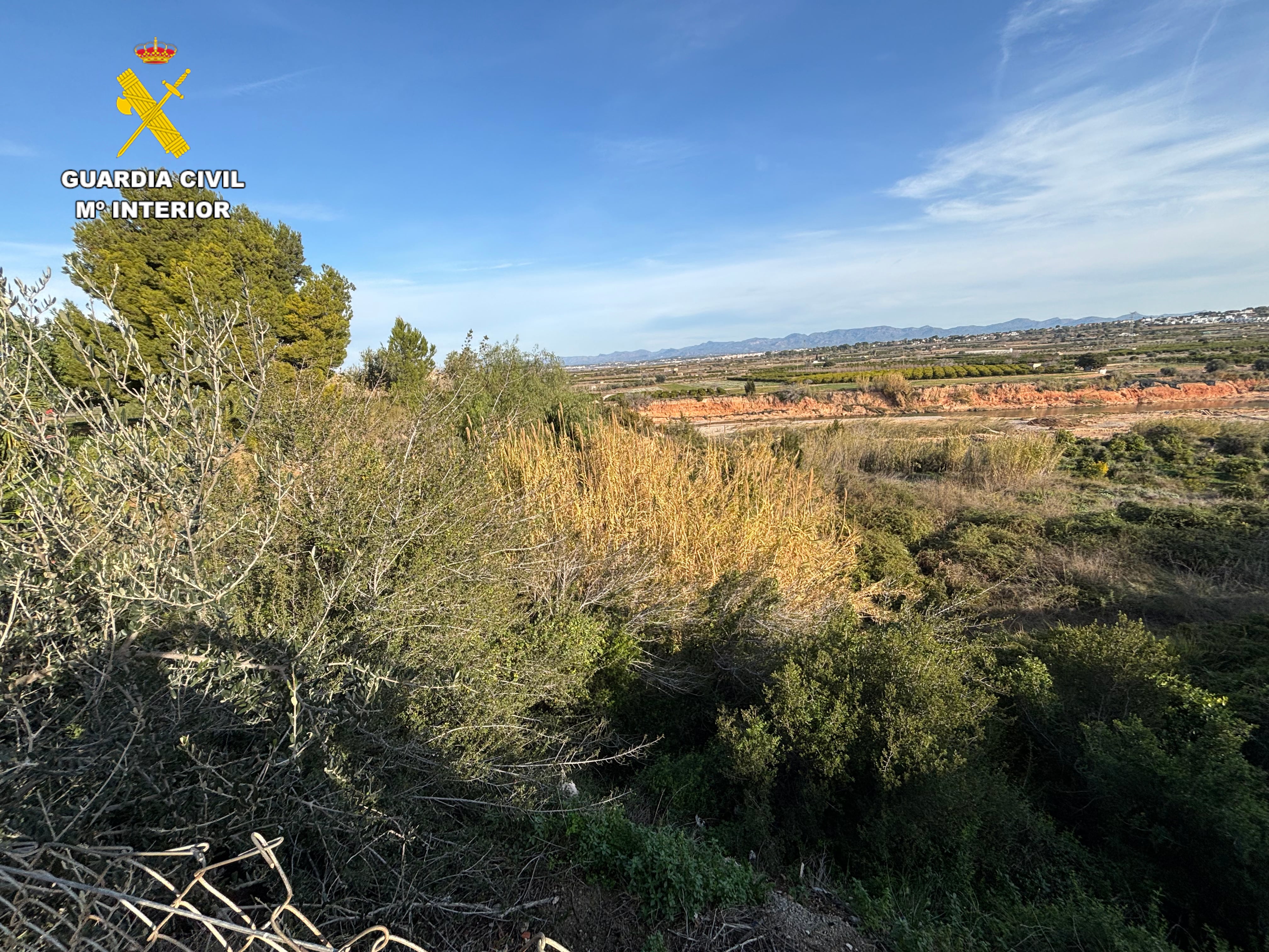 Agujero en Ribarroja del Turia donde cayó un hombre que fue rescatado por la Guardia Civil